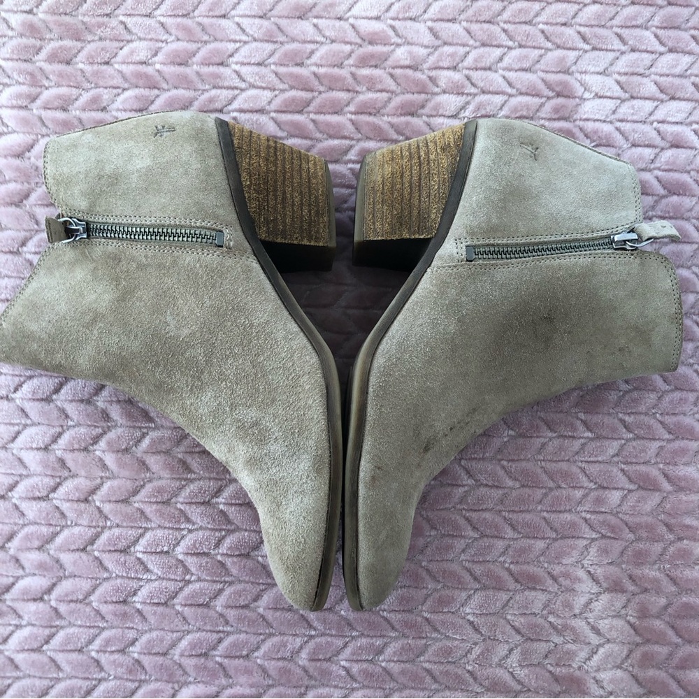 Frye Judith Zip Bootie Ankle Boots Beige ASH Suede - Picture 13 of 14